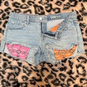 GAP Original Best Girlfriend Short Jean Shorts w/ Pink and Orange Pocket Details